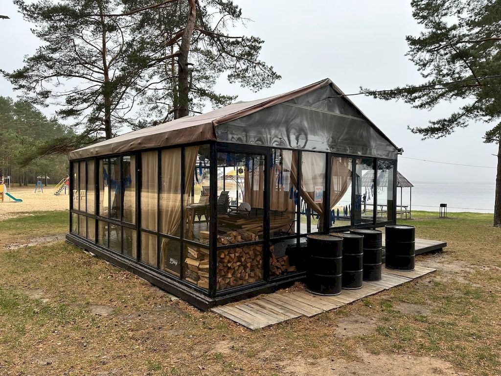 Кафе с летней террасой на Минском море