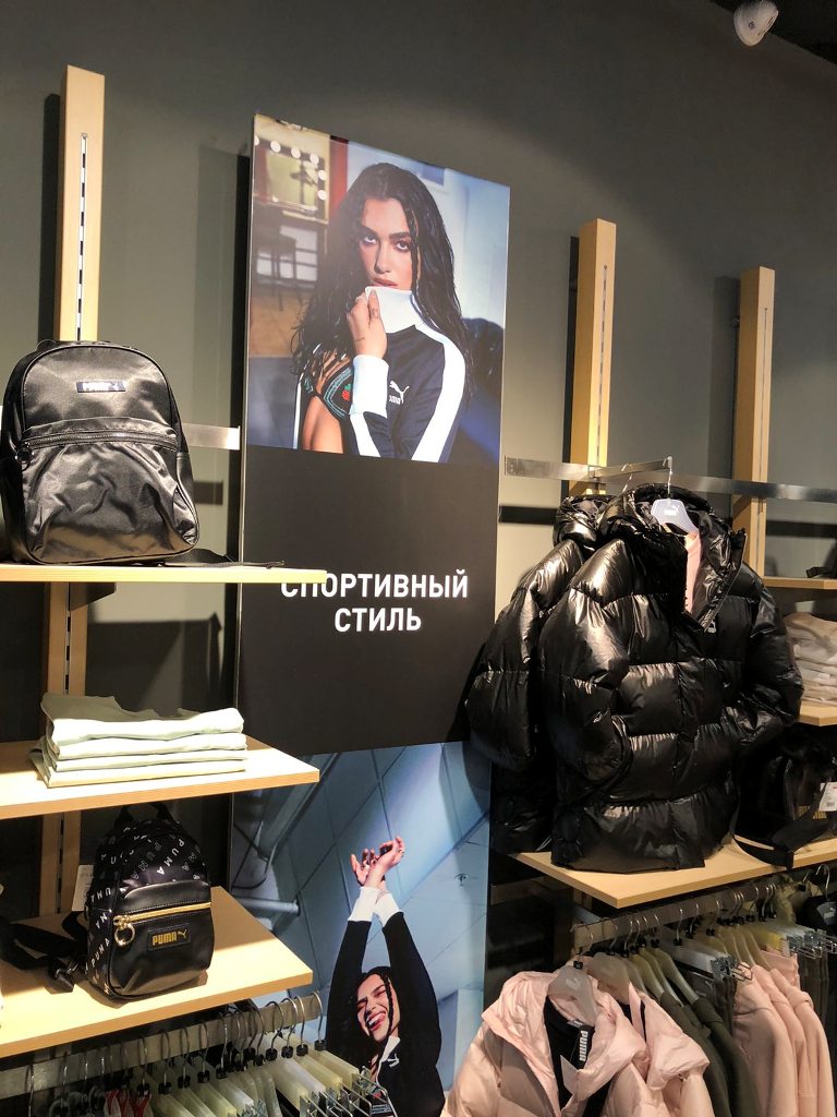 Торговое оборудование для розничного магазина одежды